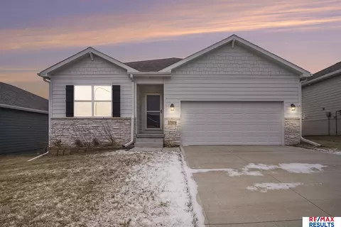 17519 Potter St, Bennington, NE 68007