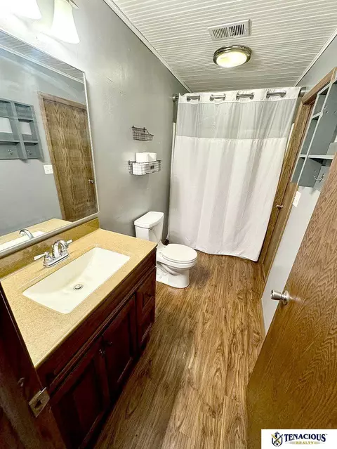 Bath - 1322 S 5th St, Beatrice, NE 68310 photo 1 of 3