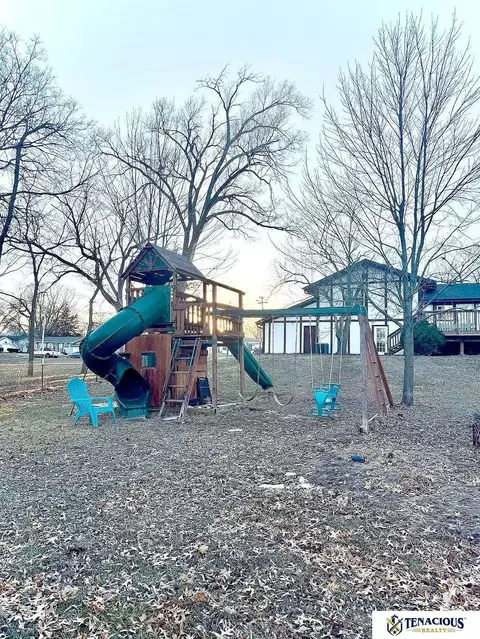 Exterior - 1322 S 5th St, Beatrice, NE 68310 photo 5 of 6
