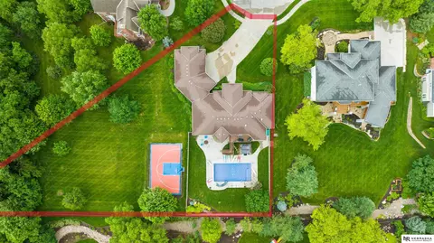 21421 Pine Cir, Omaha, NE 68022