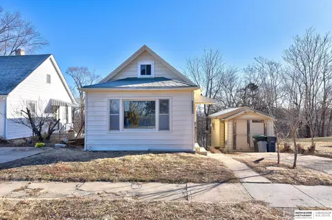 5701 S 15th St, Omaha, NE 68107