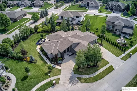 19606 Charles Cir, Elkhorn, NE 68022