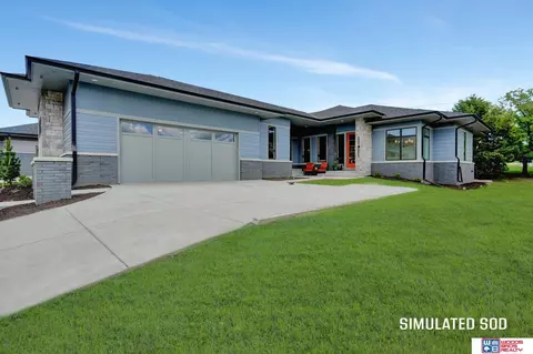 6450 Windflower Rd, Lincoln, NE 68521