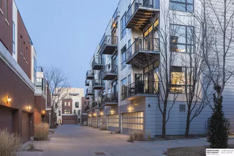 1027 Marcy Plz #205, Omaha, NE 68108