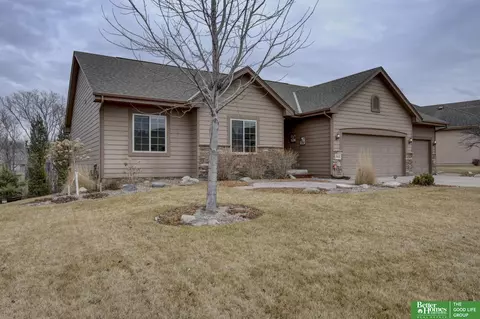 1912 Titan Springs Dr, Papillion, NE 68133