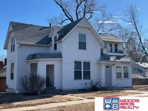 3802 S 52nd St, Lincoln, NE 68506