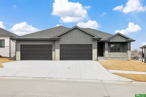 19830 Briar St, Gretna, NE 68028