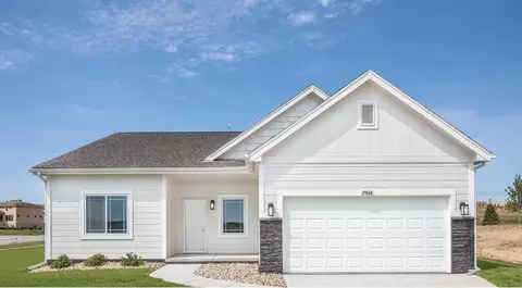 10556 Port Royal Dr, Papillion, NE 68046