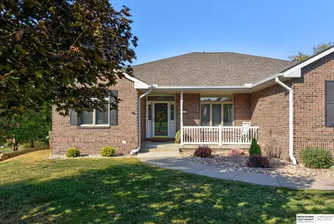 20164 Vanlea Dr, Gretna, NE 68028