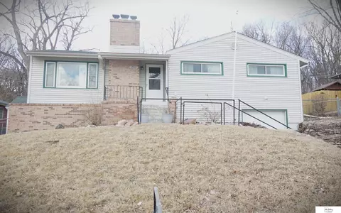 1708 Freeman Dr, Bellevue, NE 68005