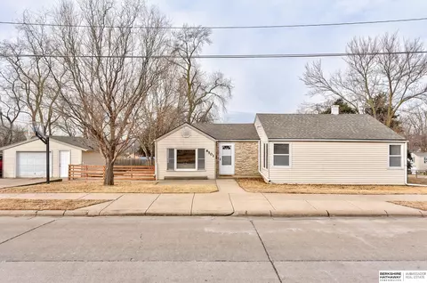 6501 Charles St, Omaha, NE 68132