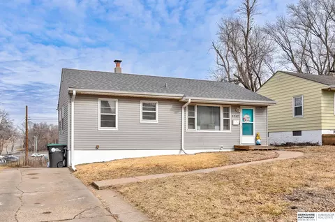 6942 Pinkney St, Omaha, NE 68104