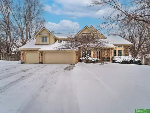 16112 Ontario Cir, Omaha, NE 68130