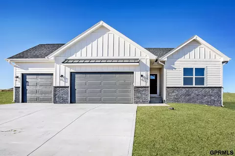 11684 S 124 St, Papillion, NE 68046