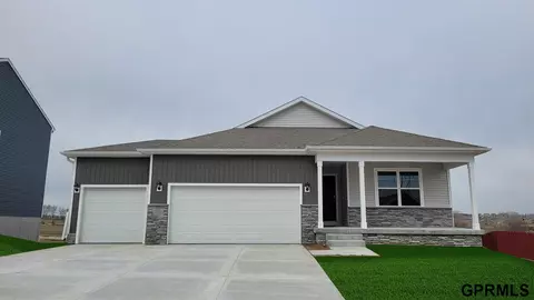 18408 Cary St, Omaha, NE 68136