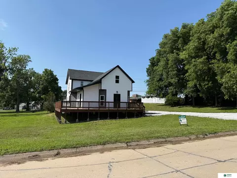 506 W Cedar St, Sutton, NE 68979