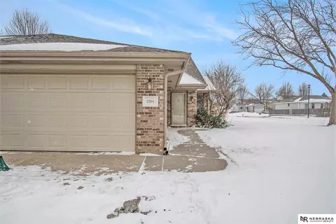 2301 Atwood Cir, Lincoln, NE 68521