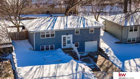 8209 Walnut Ln, Ralston, NE 68127