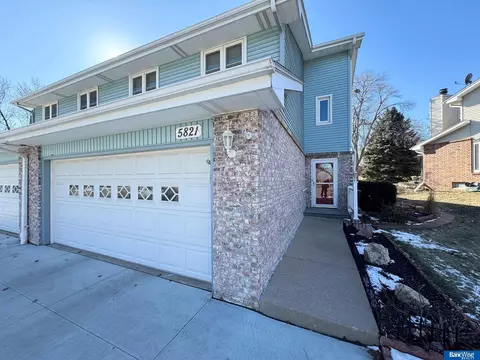 5821 Locust St, Lincoln, NE 68516