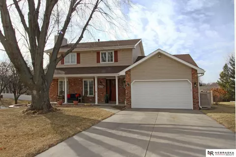 5221 Framton Ct, Lincoln, NE 68516