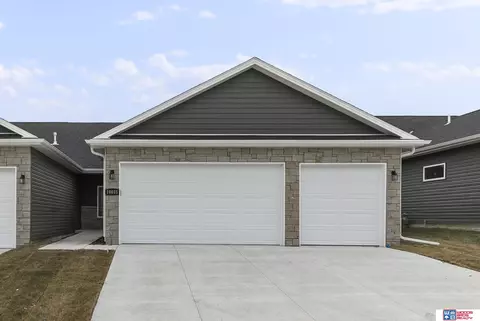 10655 Majestic Ln, Lincoln, NE 68527