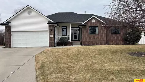 2709 Sunburst Dr, Fremont, NE 68025