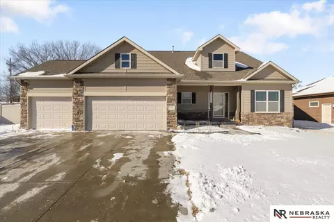 9406 S 24th St, Bellevue, NE 68147