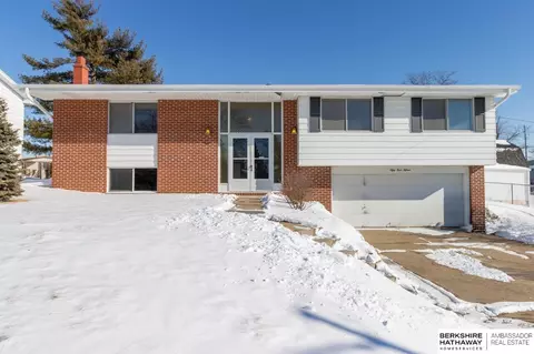 5415 N Oaks Blvd, Omaha, NE 68134