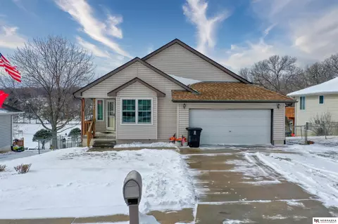 924 S 4th St, Plattsmouth, NE 68048