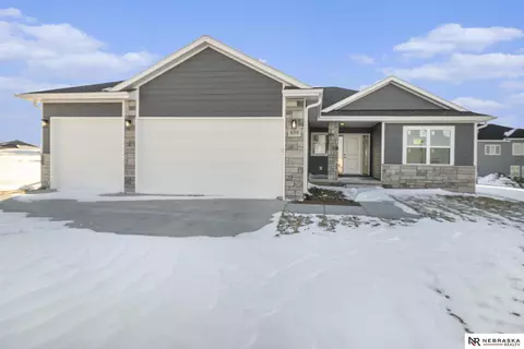 639 N 107 St, Lincoln, NE 68527