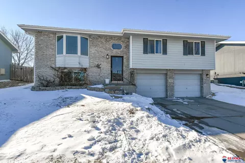 2103 NW 55th St, Lincoln, NE 68528