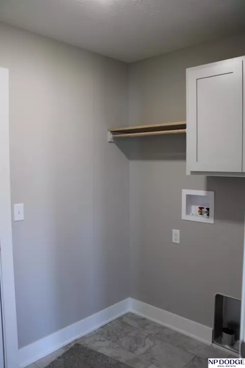 6421 N 12th Ct, Lincoln, NE 68521 photo 2