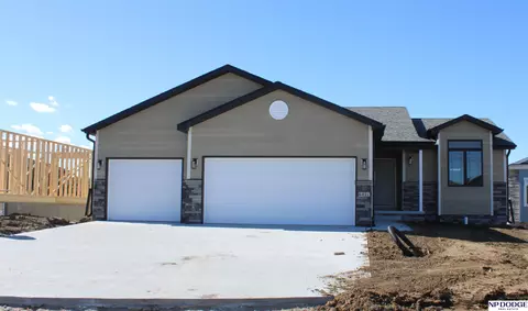 6421 N 12th Ct, Lincoln, NE 68521