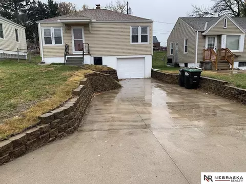 2507 Iowa St, Omaha, NE 68112