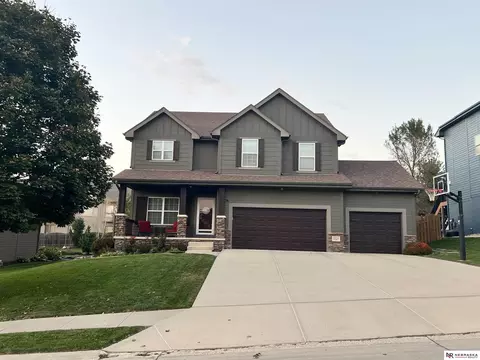 19514 Marinda St, Omaha, NE 68130