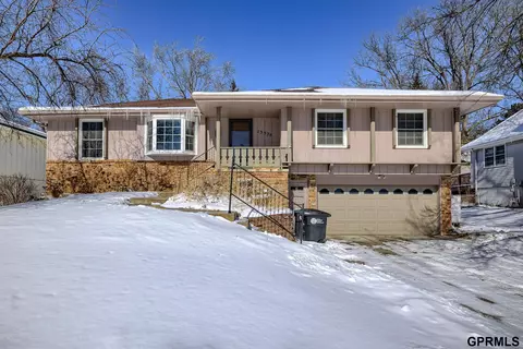 13574 Gold St, Omaha, NE 68144