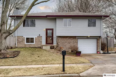 331 Bridger Rd, Lincoln, NE 68521