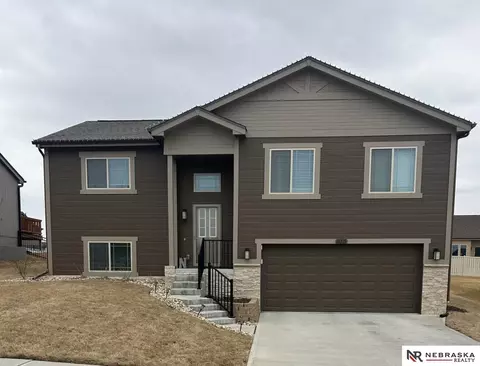 16515 Hanover St, Bennington, NE 68007