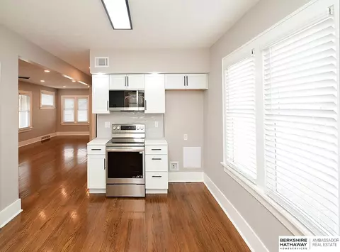 5035 S 39th St, Omaha, NE 68107