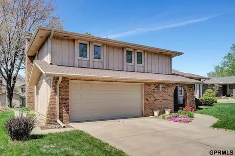 2301 Devonshire Dr, Lincoln, NE 68506
