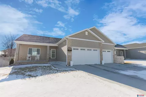 9759 Napa Ridge Dr, Lincoln, NE 68526