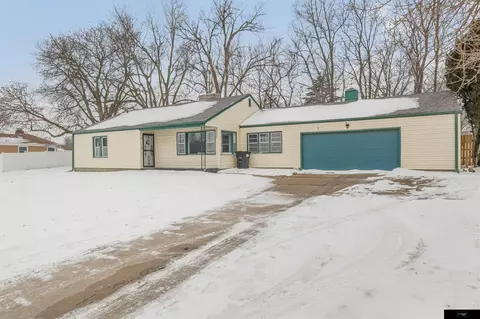 5306 N 51st St, Omaha, NE 68104
