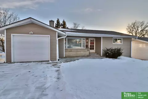 4923 Valley St, Omaha, NE 68106