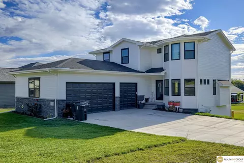 3018 Davy Jones Cir, Plattsmouth, NE 68048