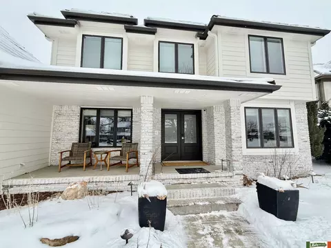 1677 S 152 St, Omaha, NE 68144