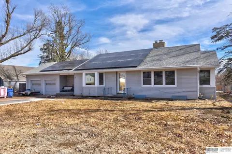 847 S Washington St, Papillion, NE 68046