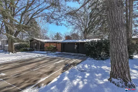 2929 Bonacum Dr, Lincoln, NE 68502
