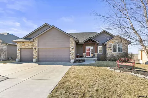 10722 S 215th St, Gretna, NE 68028