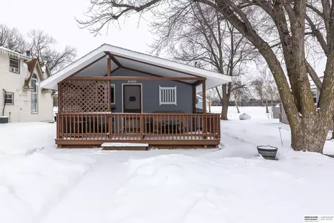 28710 Platte River Plz, Waterloo, NE 68069