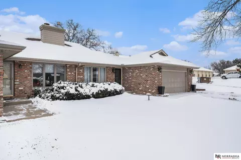 5644 Locust St, Lincoln, NE 68516